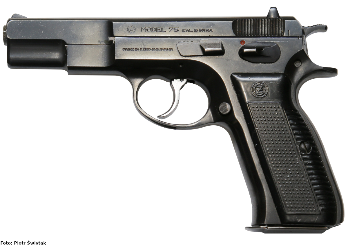 Na zdjęciu widać pistolet samopowtarzalny model CZ 75, koloru czarnego.